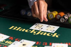 Aplikasi mobile liga123 slot menampilkan permainan slot dan live casino dengan interface yang user-friendly