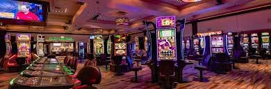 Perbandingan benefit Klub VIP dengan fitur turnamen eksklusif dan reward khusus